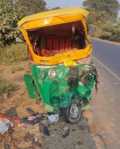 अज्ञात वाहन की टक्कर से ऑटो सवार की मौत