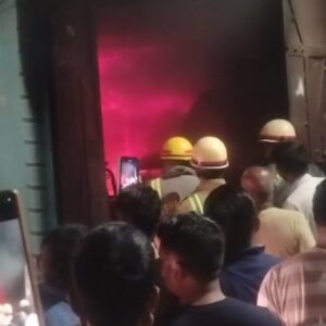 कन्नौज में टेंट हाउस के गोदाम में भीषण आग, लाखों का नुकसान