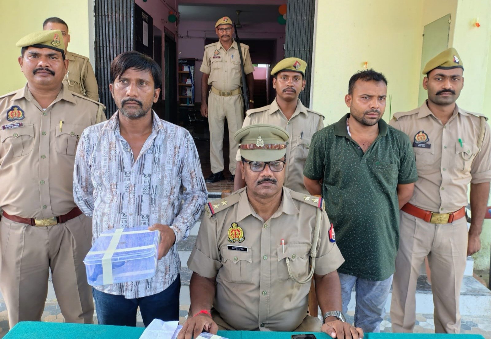 हत्या के प्रयास में दो अभियुक्त एक लाइसेंसी रिवाल्वर बरामद