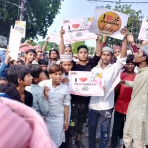 लखनऊ में हर जुबां पर नबी मोहम्मद की मोहब्बत थी   