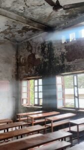 भारतीय बालिका विद्यालय की बिल्डिंग जर्जर, छात्राएं भयभीत