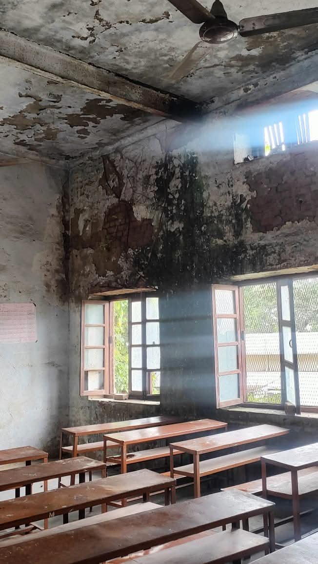 भारतीय बालिका विद्यालय की बिल्डिंग जर्जर, छात्राएं भयभीत