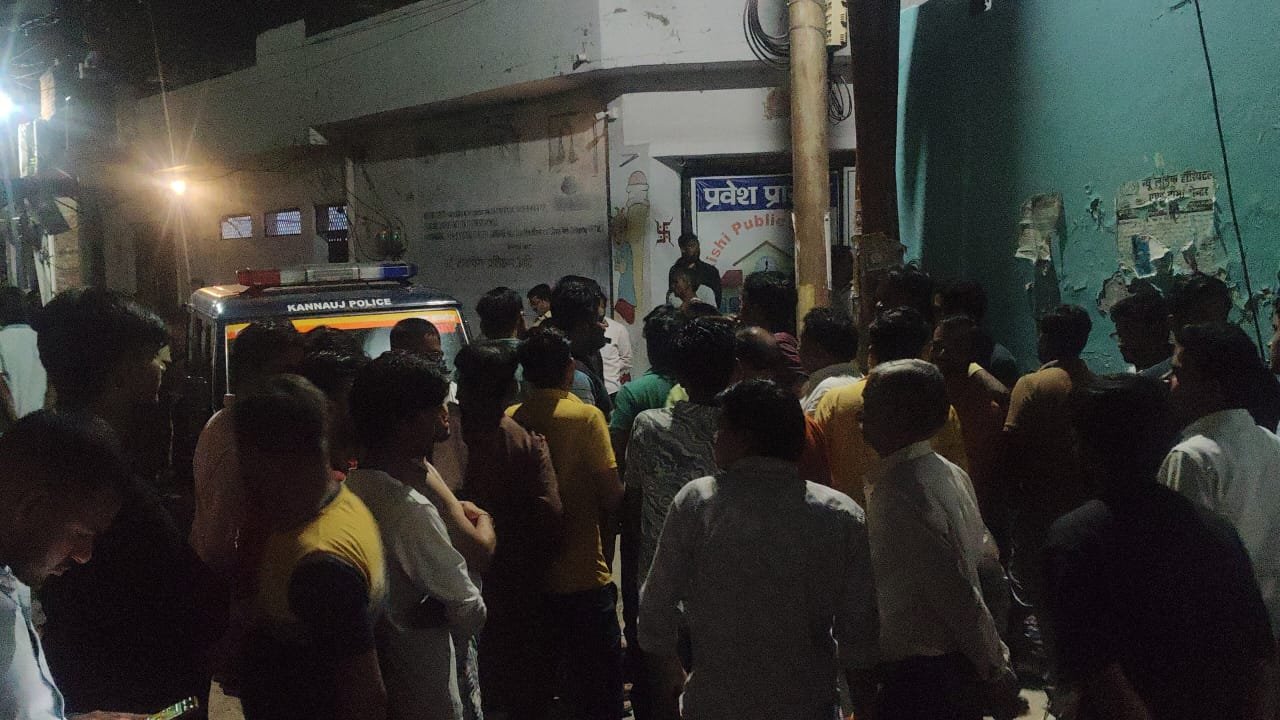 अराजक तत्वों का पथराव, पुलिस की सक्रियता से टली घटना