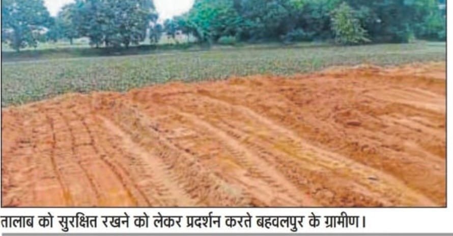 रात मेंपाटा जा रहाडेढ़ सौ सालपुराना तालाब  