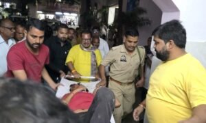 कुशीनगर विधायक ने सड़क पर पड़े घायल की बचाई जान  