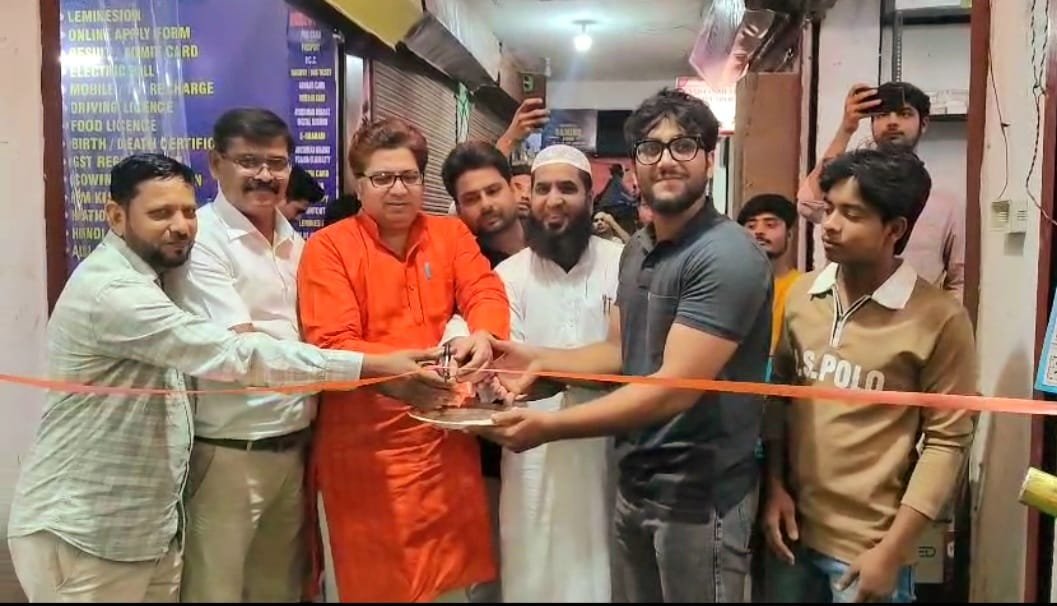 ए.के. गारमेंट्स ने महीपतमऊ में रच दिया नया इतिहास  