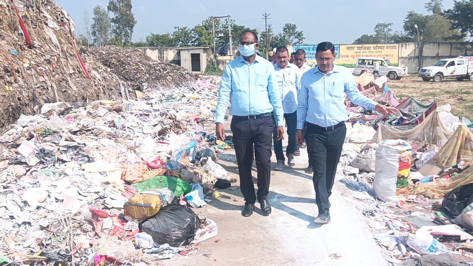 जिलाधिकारी ने कूड़ा टीम पर दिवाली से पहले फटकार