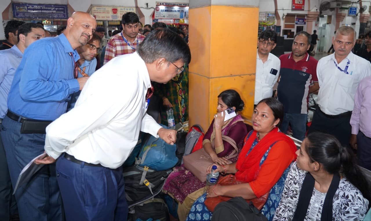 महाप्रबंधक अशोक वर्मा ने स्टेशनों की तैयारियों का किया निरीक्षण