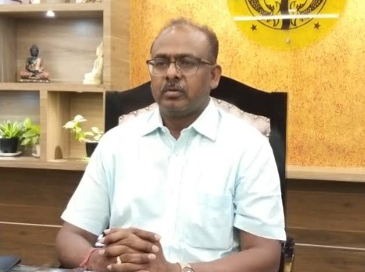 जिलाधिकारी ने विभिन्न विभागों को लेकर सीएम डैशबोर्ड की प्रगति पर की समीक्षा बैठक।