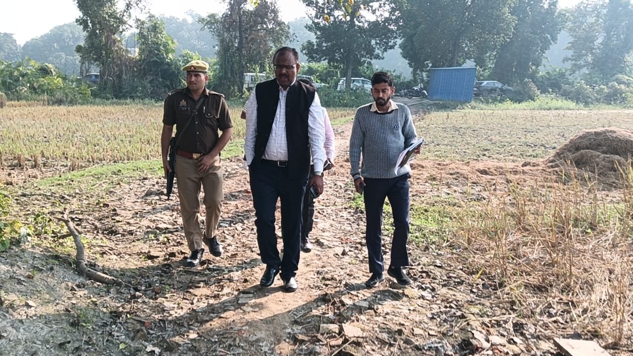 निर्माणाधीन सोहगीबरवा इको टूरिज्म परियोजना का स्थलीय निरीक्षण।