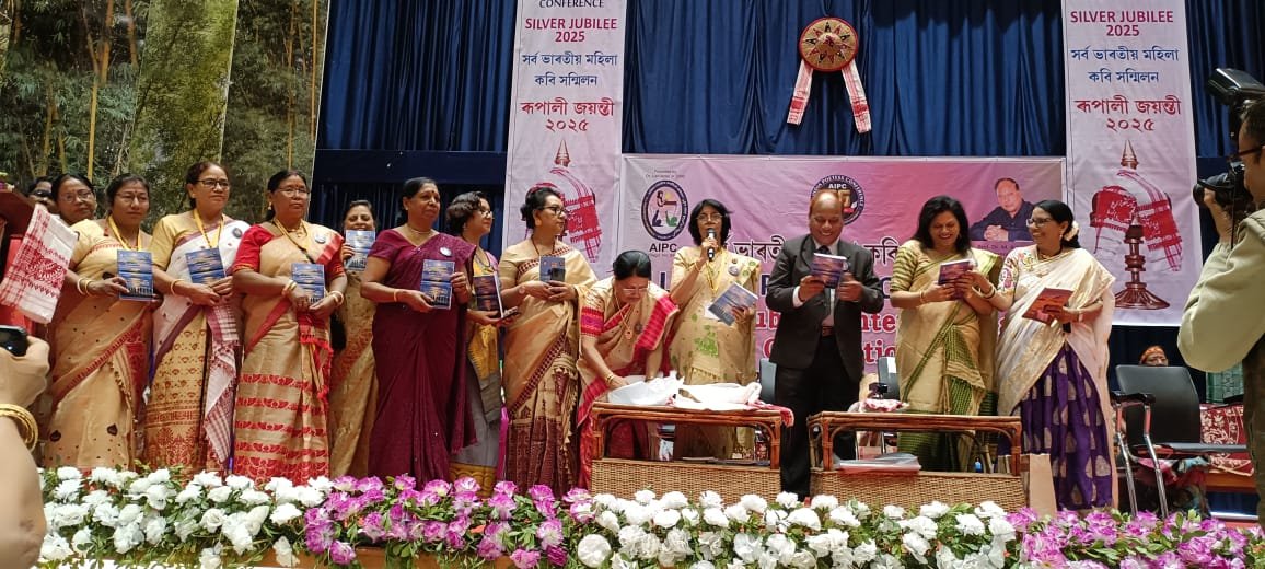 AIPS संस्था की चेयर पर्सन डॉ. मनोमति और टीम के साथ शायरा आना दहलवी