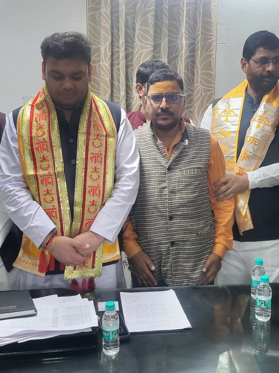 भाजपा कार्यकर्ताओं की बड़ी बैठक प्रभारी मंत्री संदीप सिंह ने सुनीं शिकायतें, दिए त्वरित समाधान के निर्देश