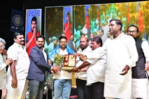 समाज सेवक भालेराव सम्मानित महापरिनिर्वाण दिवस की पूर्व तैयारी में व्यस्त