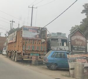 जैदपुर थाना चौराहा: सुरक्षा के नाम पर खतरा