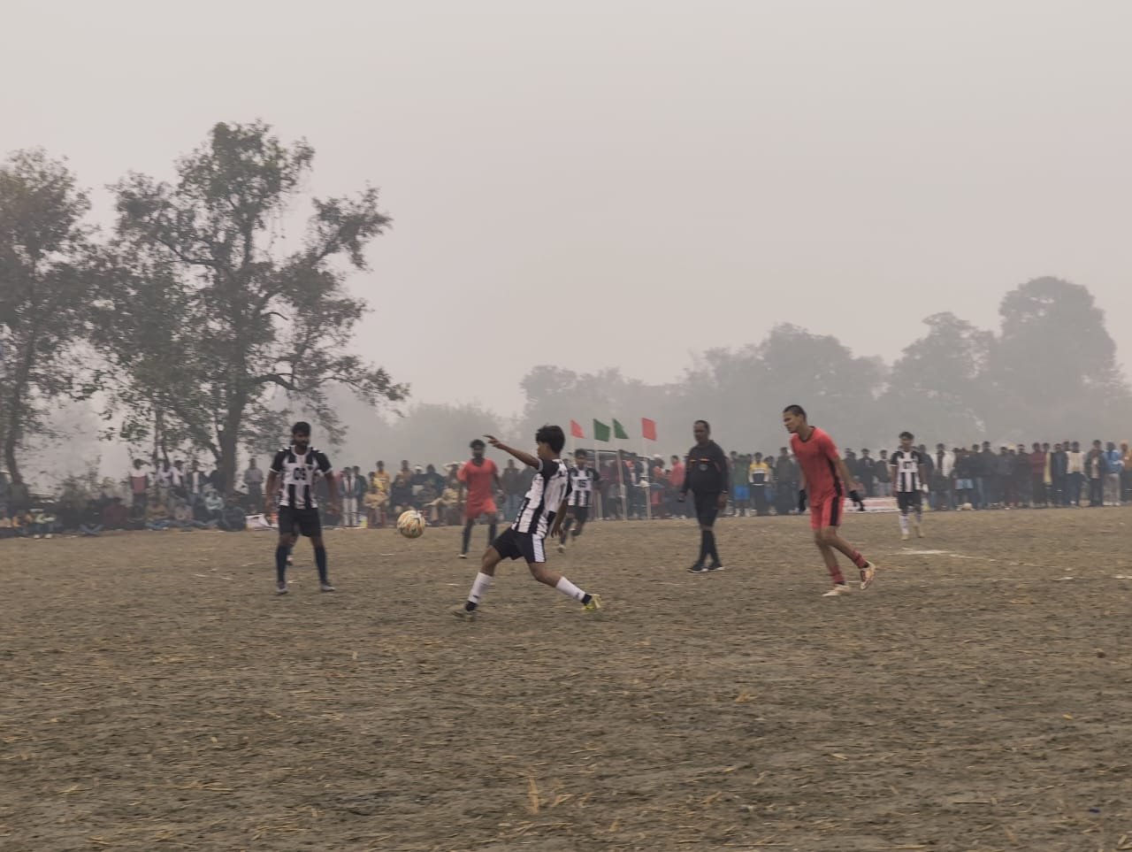 फुटबॉल प्रतियोगिता में देवरिया और छपरा की टीम ने सेमीफाइनल में किया प्रवेश