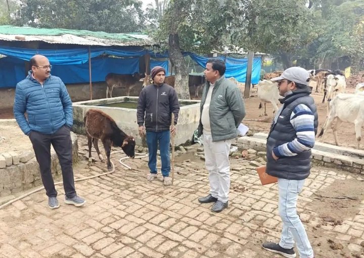 ठंड से बचाव की व्यवस्थाओं का बीडीओ ने लिया जायजा