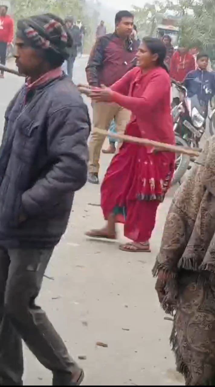 पुरानी रंजिश को लेकर दो पक्षों में मारपीट दर्जनों लोग घायल एक की हालत नाजुक