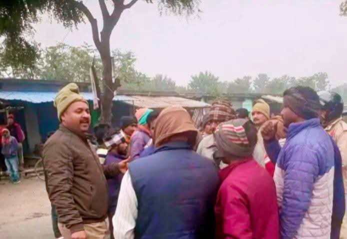 छात्रों ने सड़क जाम कर किया विरोध प्रदर्शन