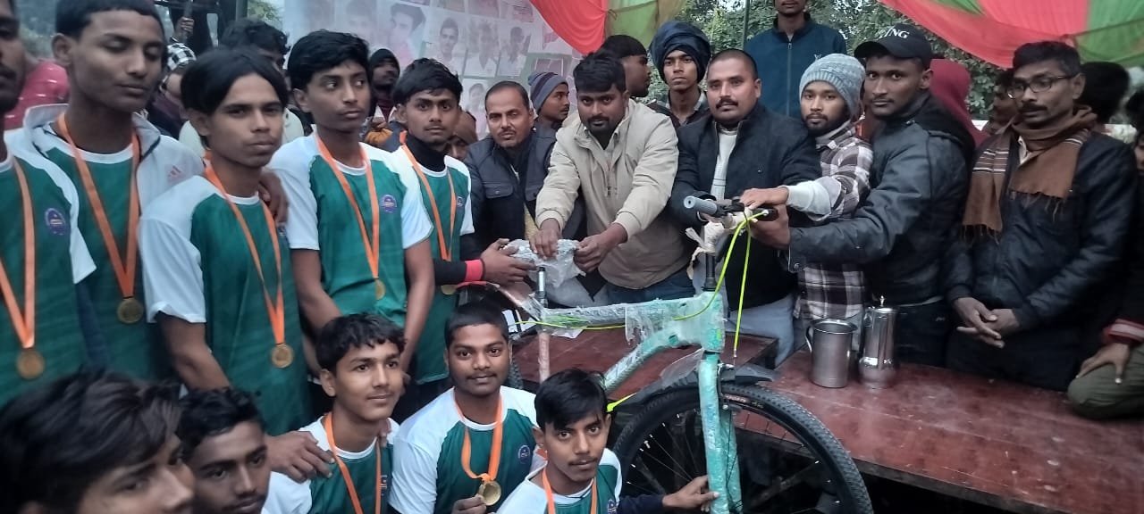 अहिरौली महुअवा टोला फुटबाल प्रतियोगिता 2025