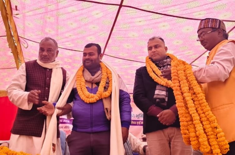 फाजिलनगर में कवि सम्मेलन व पत्रकार सम्मान समारोह आयोजित