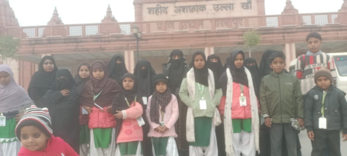 मदरसा के छात्राओं ने किया एक दिवसीय भ्रमण कार्यक्रम 