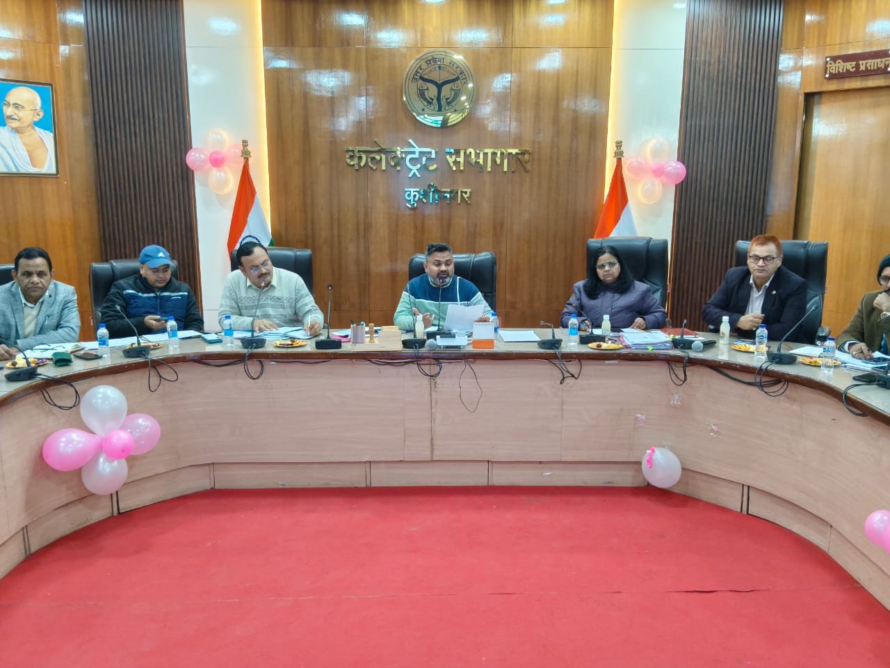 जिलाधिकारी की अध्यक्षता में राजस्व विभाग समीक्षा बैठक