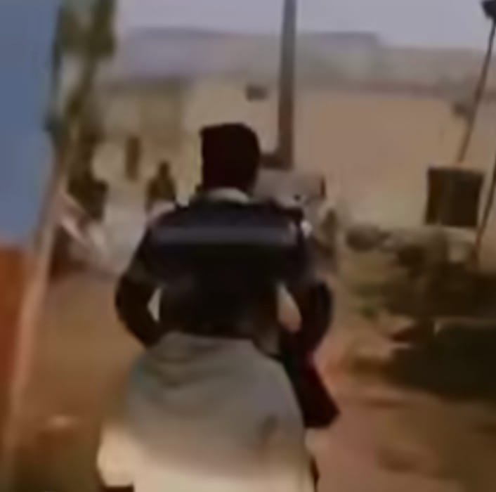 मस्जिद के सामने मुस्लिमों पर खुली हिंसा की घटना