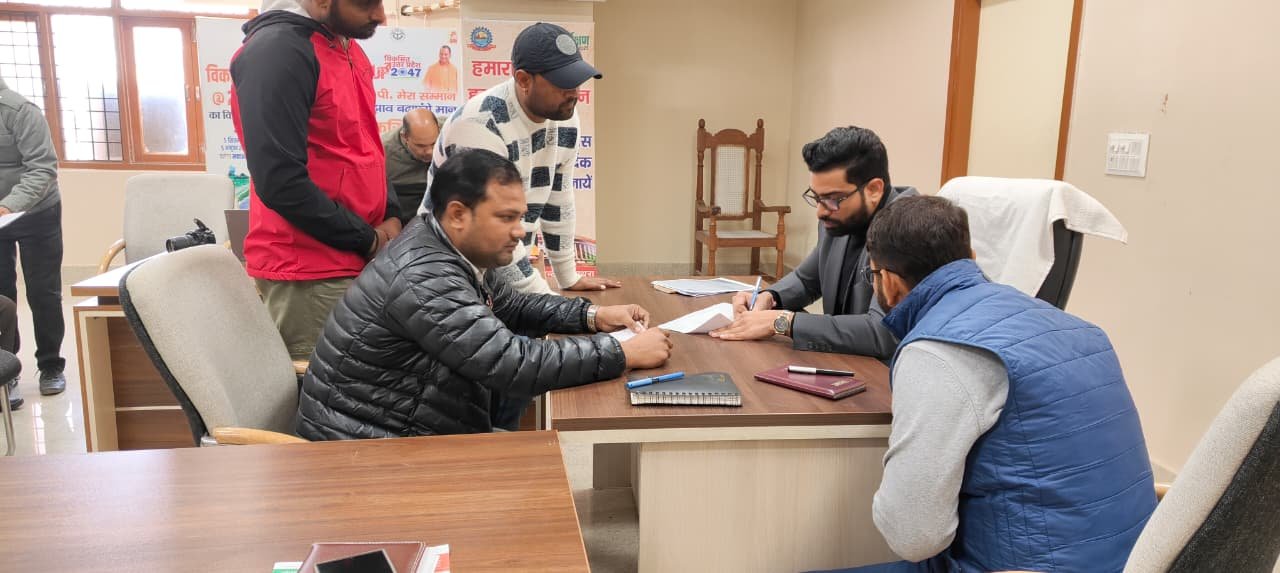 वार्ड 31 के पार्षद मुन्ना मलिक ने नगर आयुक्त को सौंपा ज्ञापन