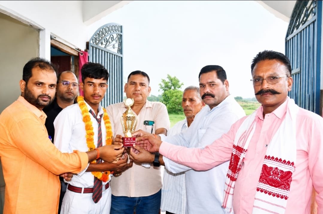 Sant Champa Memorial Academy में मेधावी छात्र सत्यम गुप्ता हुए सम्मानित