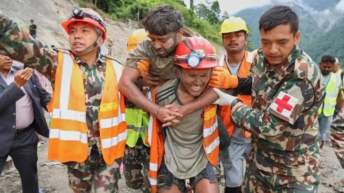 नेपाल बाढ़: सुरंग से दो मजदूरों का चमत्कारिक बचाव हुआ